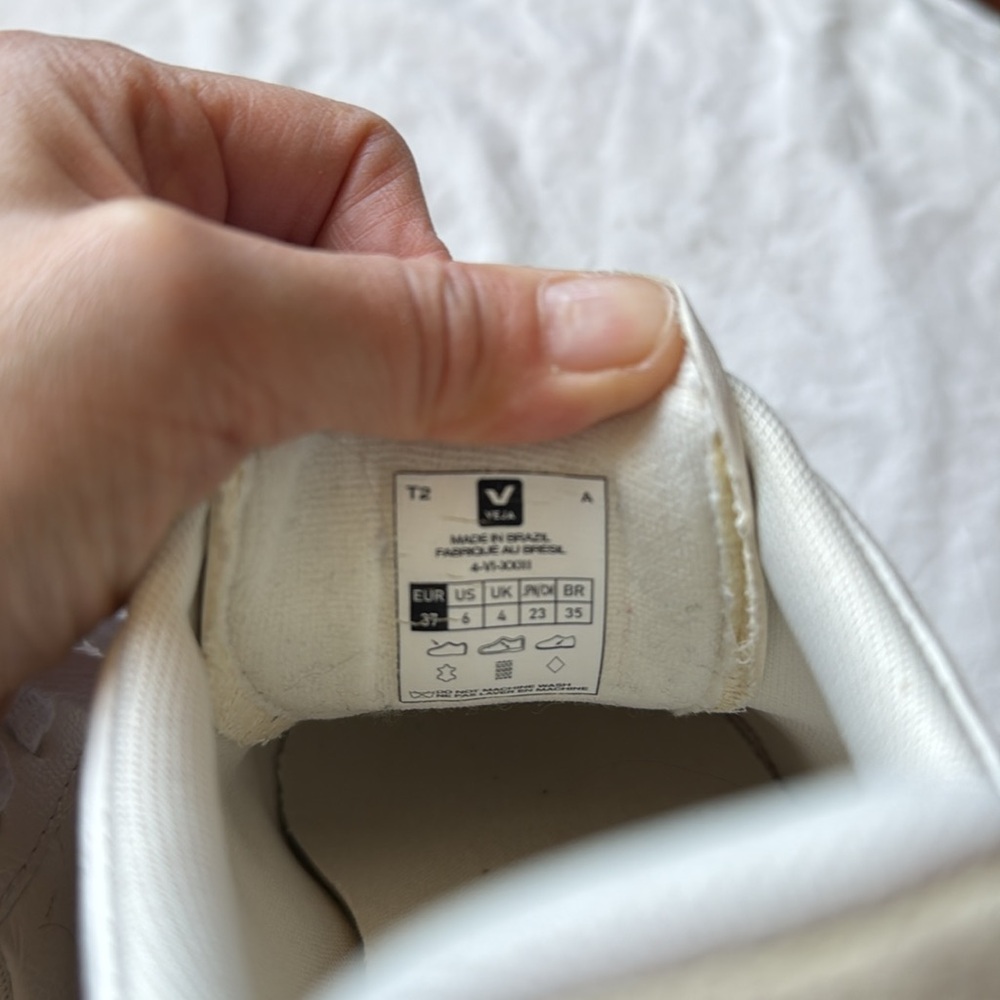 VEJA Women's Sneakers - Size: US-6/ EUR - 37 - Picture 9 of 17